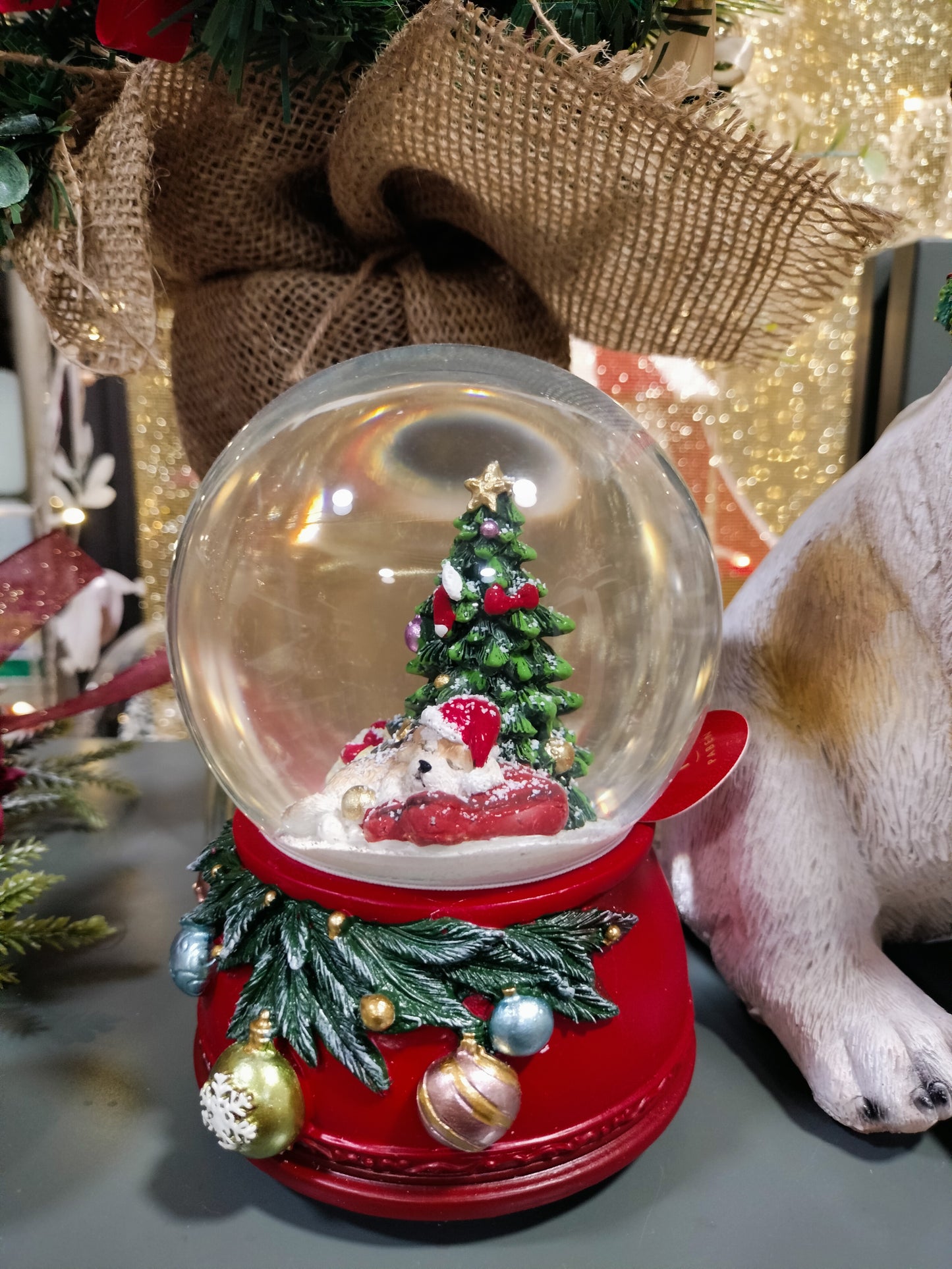 Carillon rosso con cagnolino.