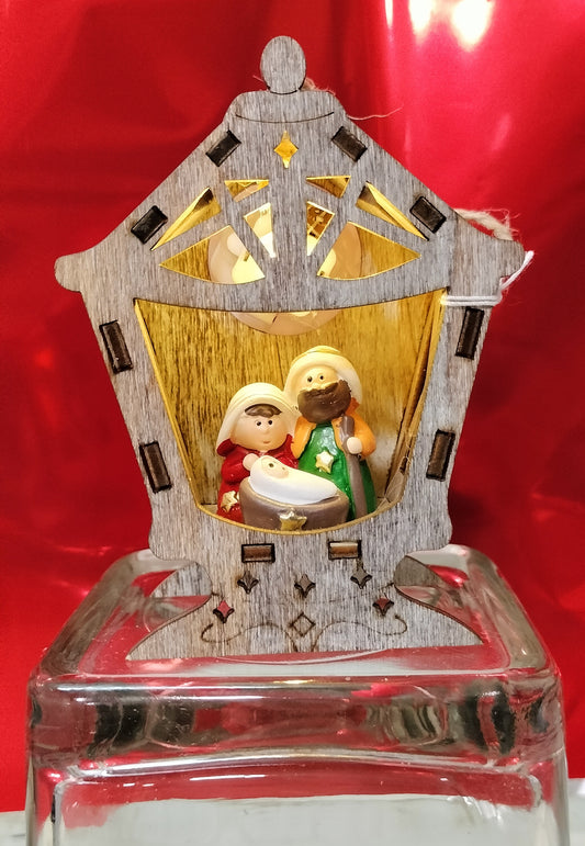 Presepe in legno a forma di lanterna con luce